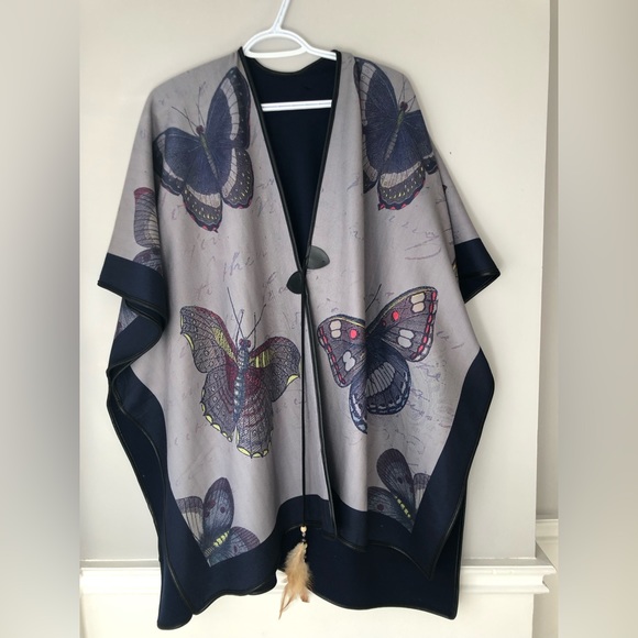 Butterfly poncho/shawl/cape - Picture 1 of 3